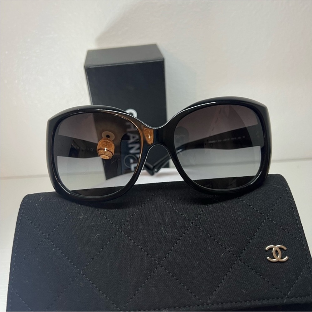 CHANEL Sunglasses - Picture 10 of 10